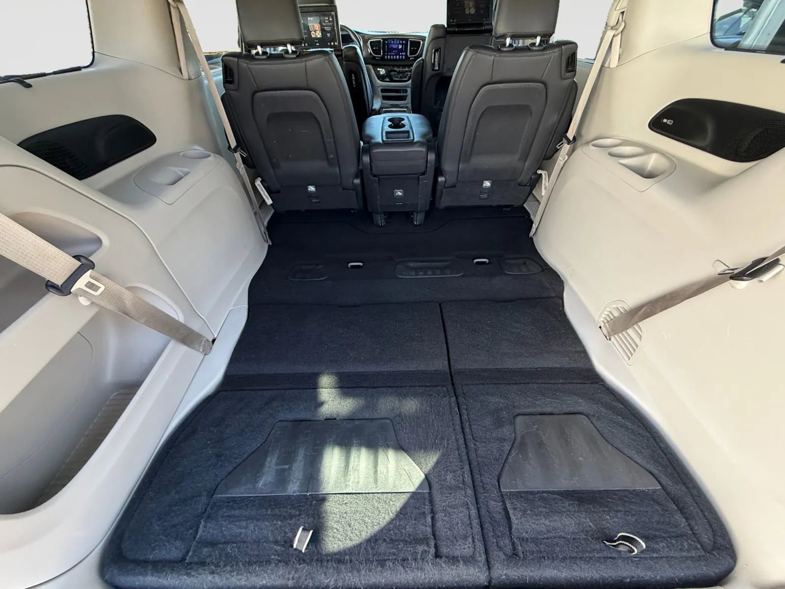 Used 2017 Chrysler Pacifica Touring-L Plus image 14