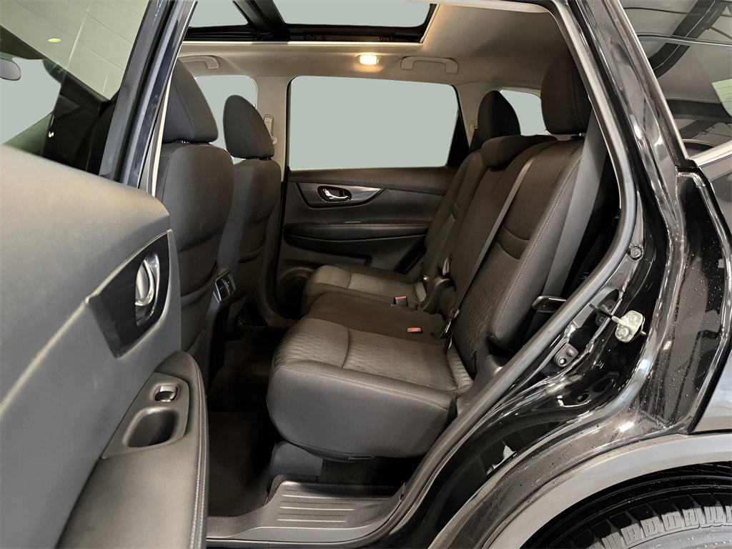 Used 2017 Nissan Rogue SV w/ Sun & Sound Touring Package image 15