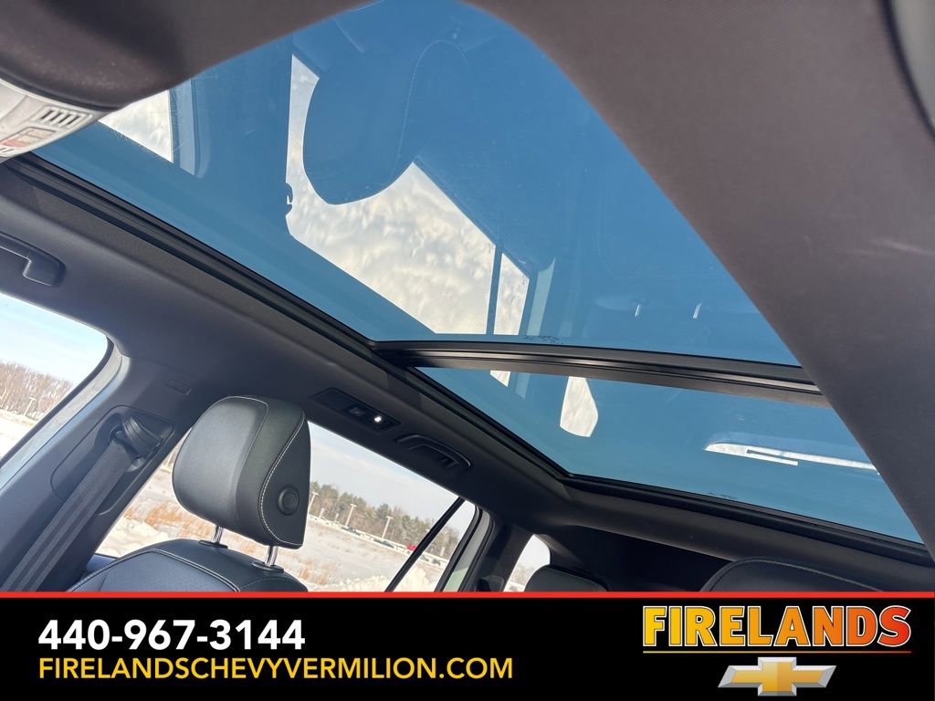 Used 2023 Volkswagen Tiguan SE R-Line image 3