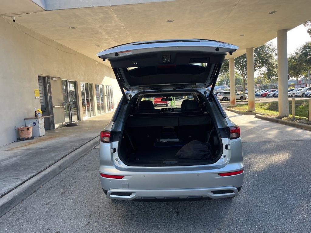 New 2025 Mitsubishi Outlander SE image 27