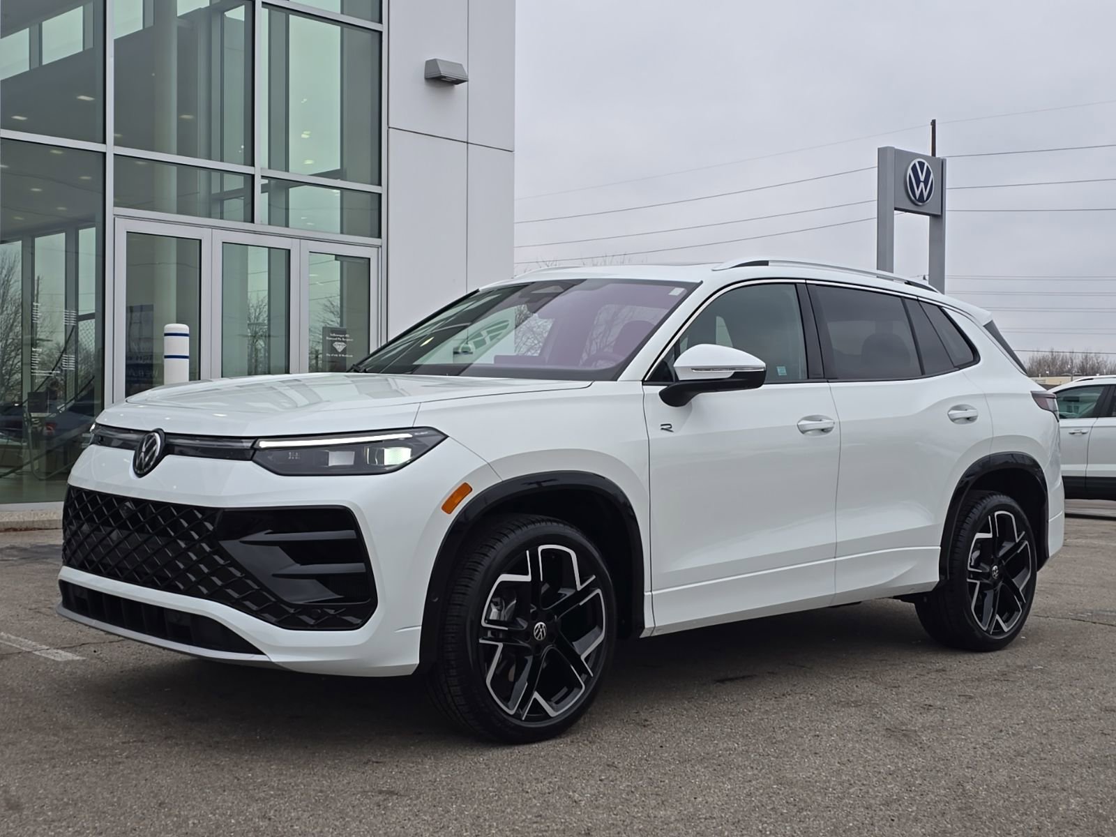 Certified 2026 Volkswagen Tiguan SEL R-Line AWD/4WD image 6
