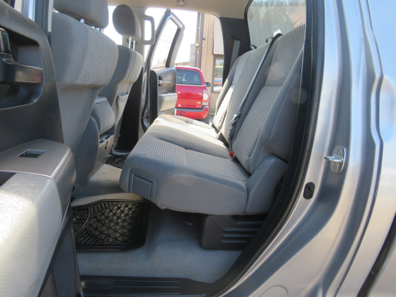 Used 2011 Toyota Tundra 4x4 Double Cab w/ Tow Pkg image 31