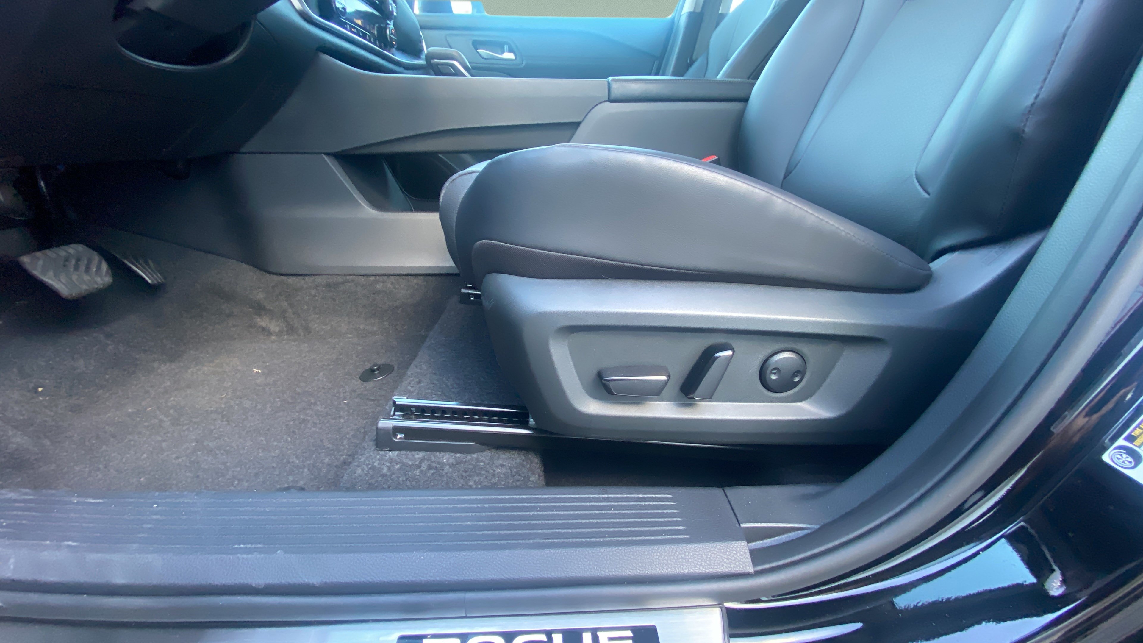 Used 2026 Nissan Rogue Dark Armor FWD image 10