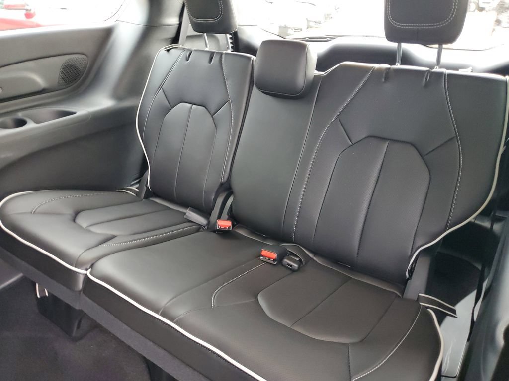 Used 2026 Chrysler Pacifica Limited w/ S Appearance Package FWD image 11
