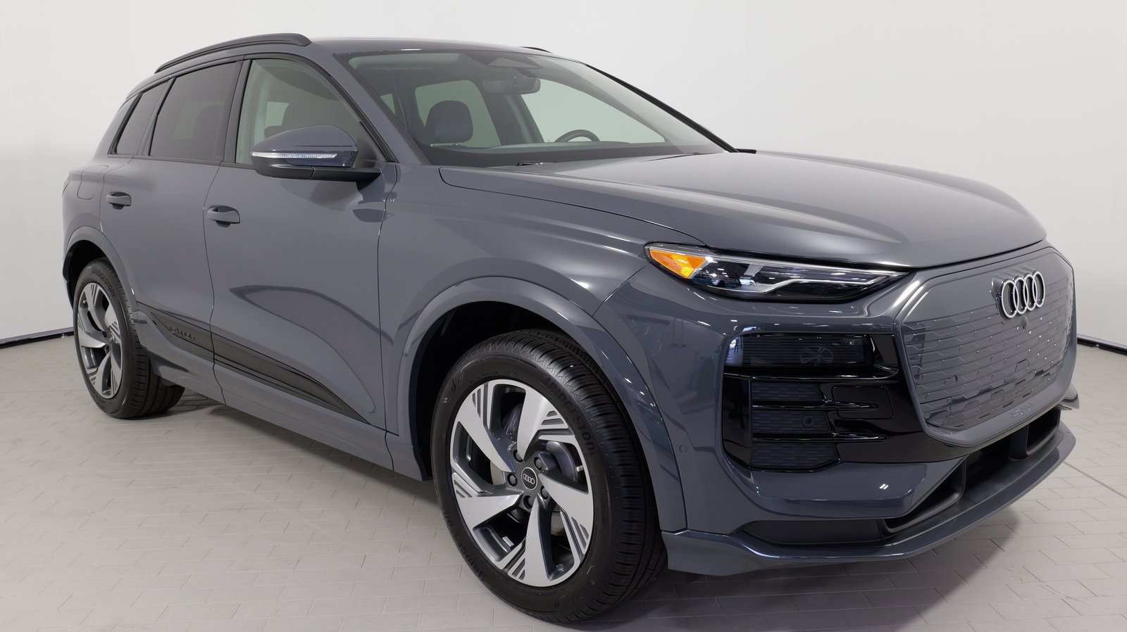 Used 2025 Audi Q6 e-tron Premium image 9