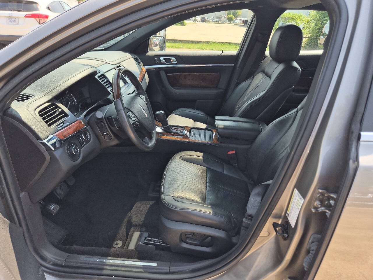 Used 2015 Lincoln MKS w/ Equipment Group 101A FWD image 10