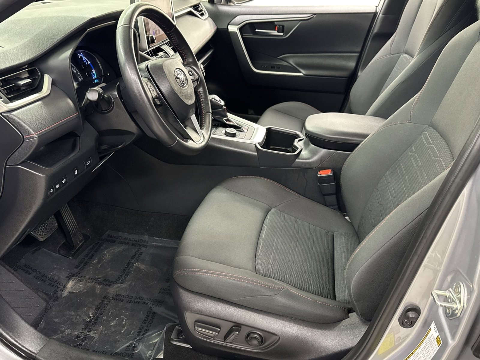 Used 2024 Toyota RAV4 SE image 2