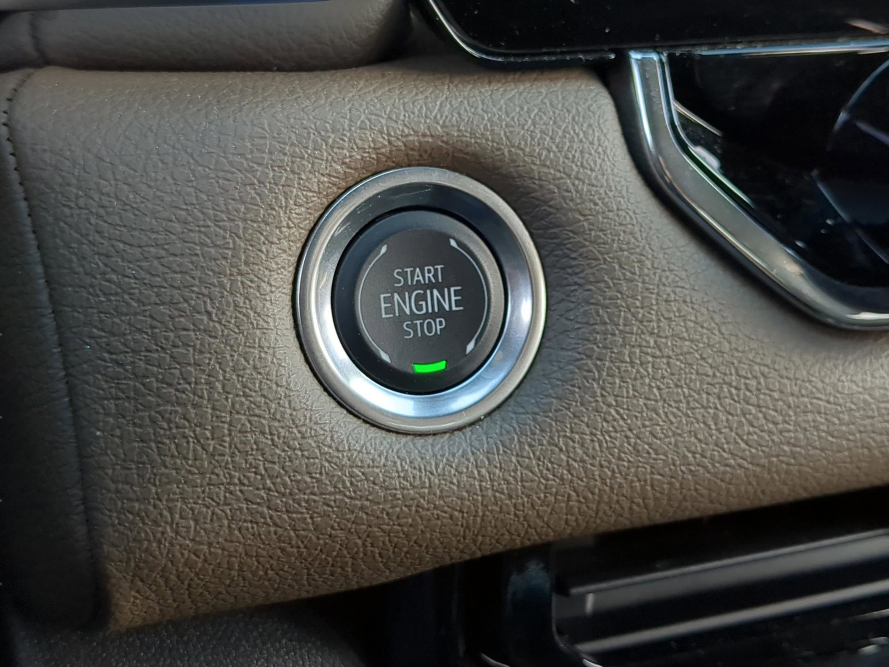 Used 2024 GMC Canyon Denali AWD/4WD image 11
