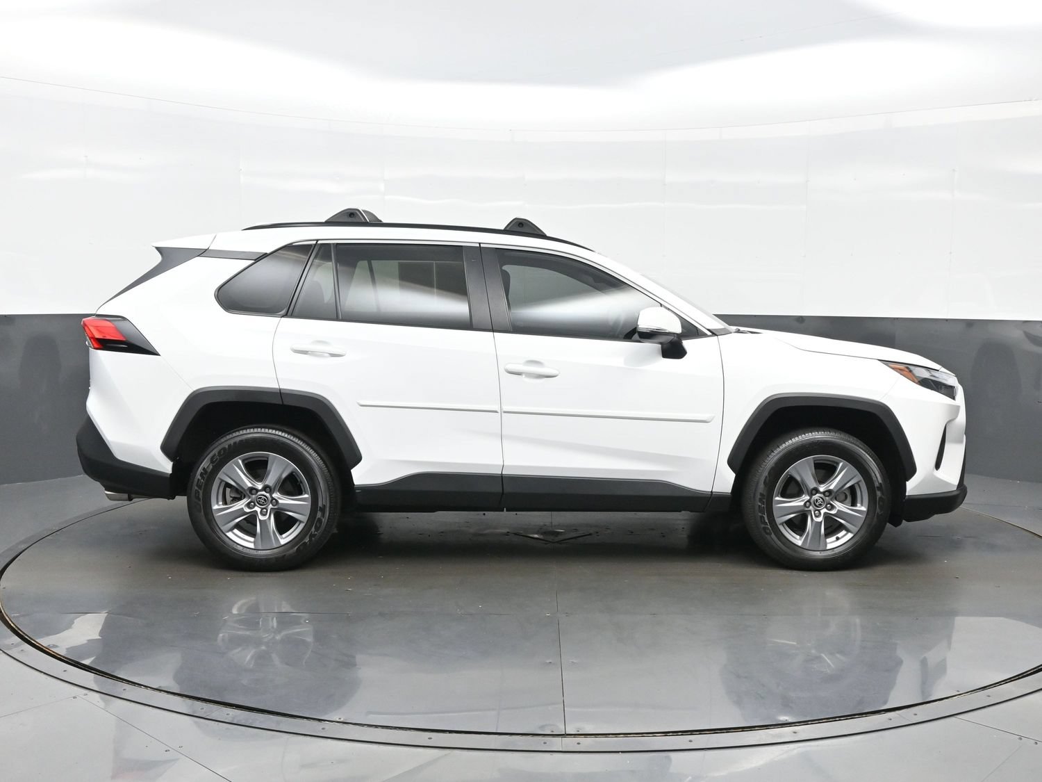 Used 2022 Toyota RAV4 XLE w/ Convenience Package AWD/4WD image 7