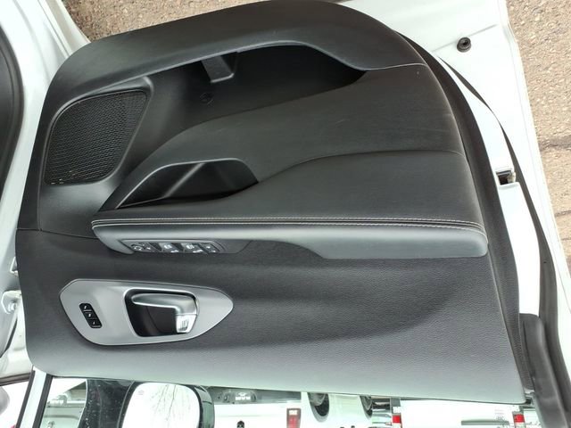 Used 2025 Chrysler Pacifica Limited FWD image 10