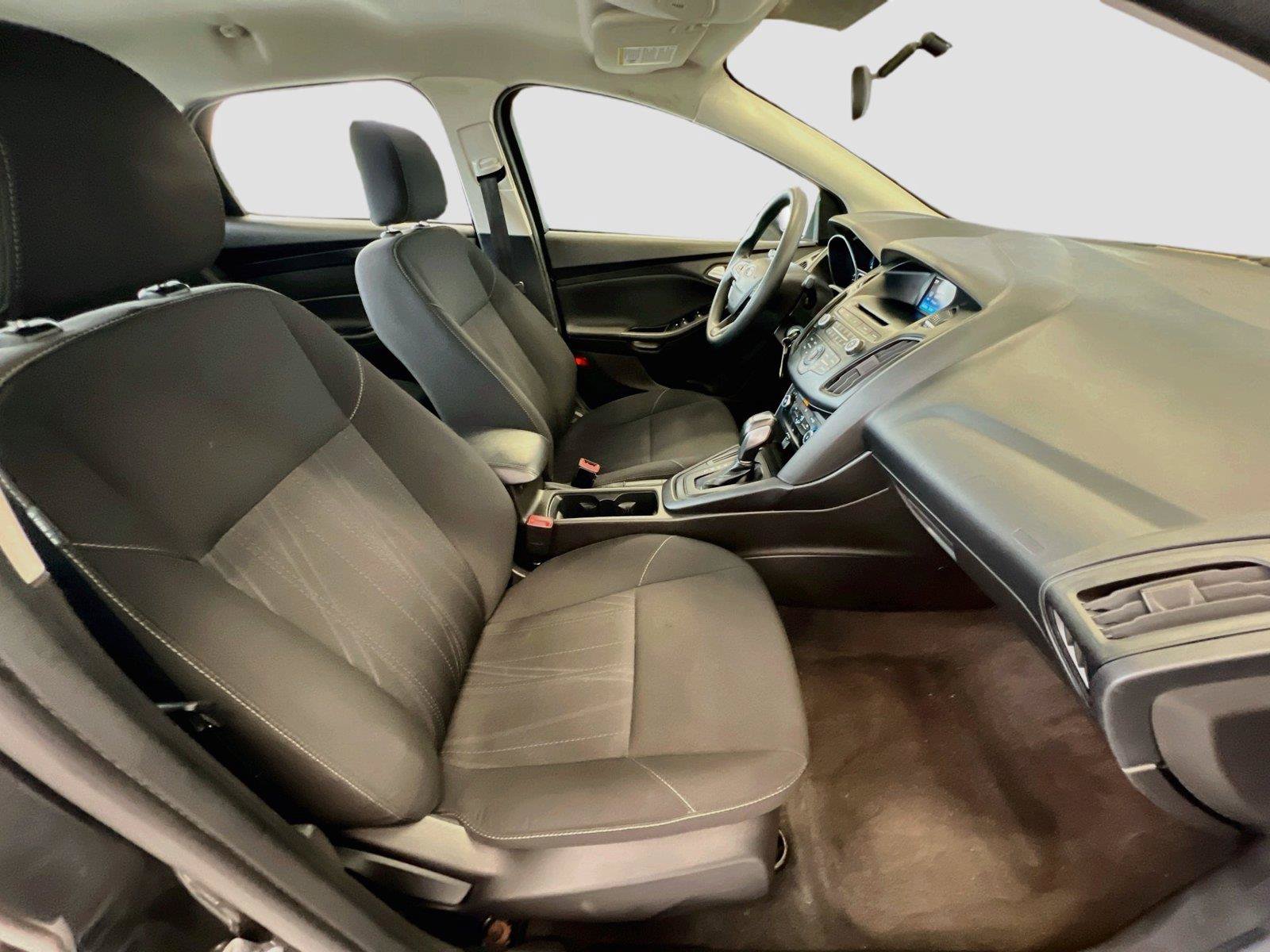 Used 2016 Ford Focus SE FWD image 25