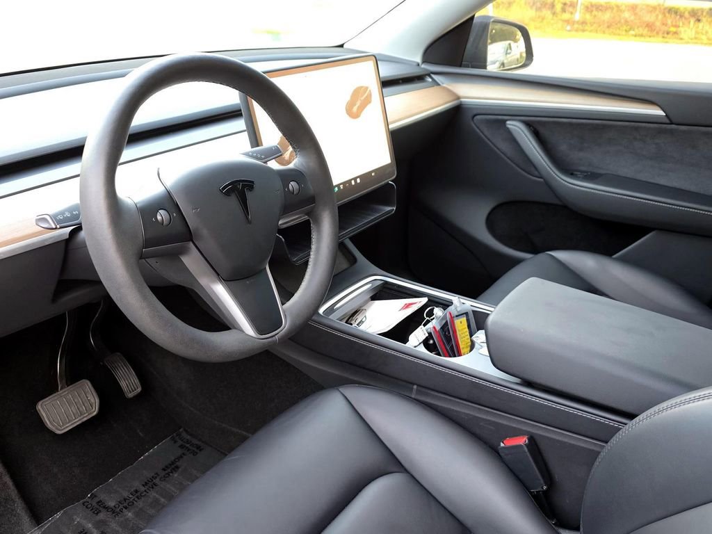 Used 2024 Tesla Model Y Long Range image 25