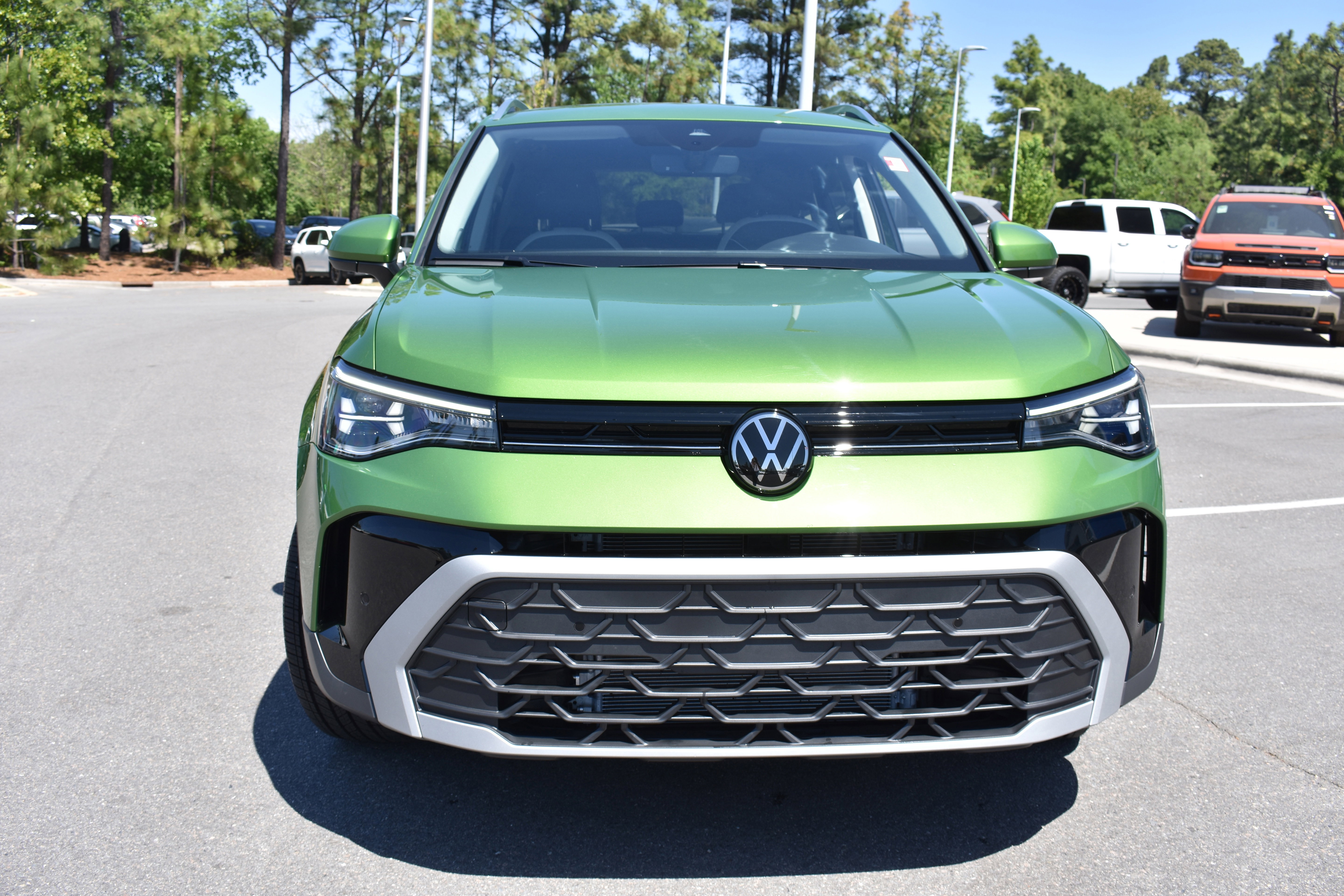 Used 2025 Volkswagen Taos SE image 4