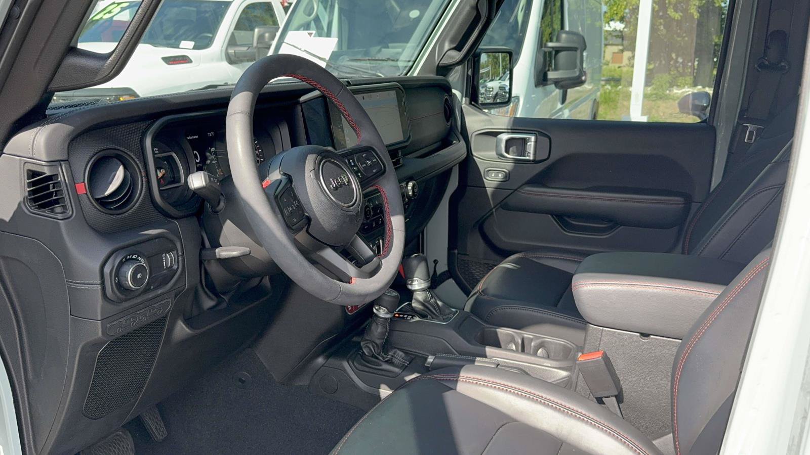 Used 2024 Jeep Wrangler Unlimited Rubicon w/ Technology Group AWD/4WD image 32