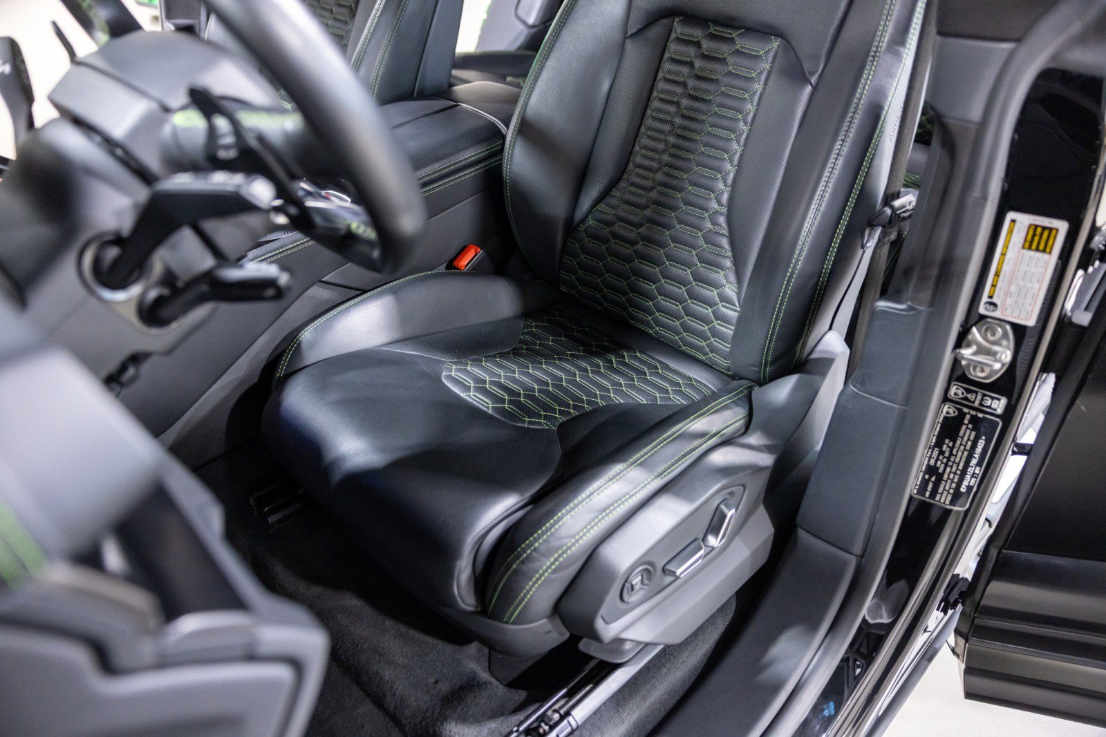 Used 2022 Lamborghini Urus image 37