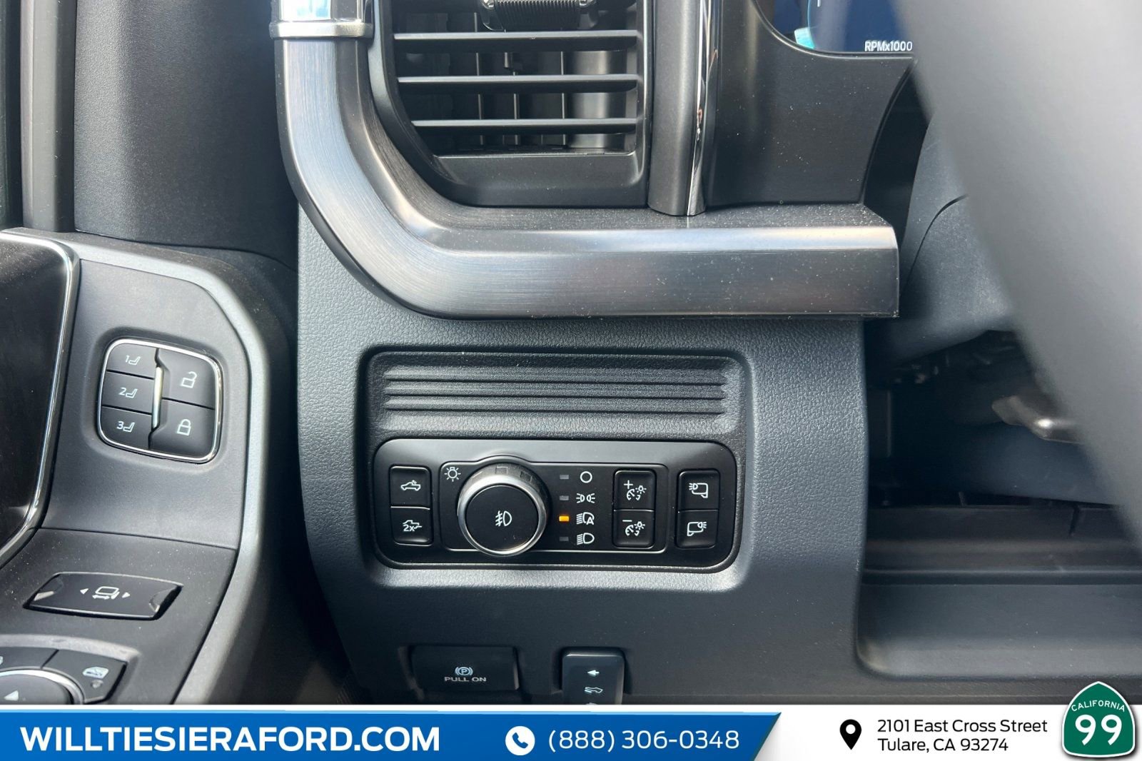 New 2026 Ford F350 Lariat w/ Black Appearance Package image 25