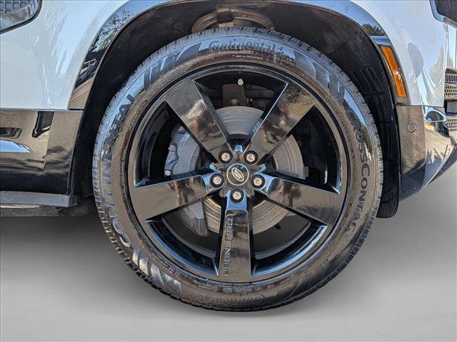 Used 2024 Land Rover Defender 130 X-Dynamic SE image 23