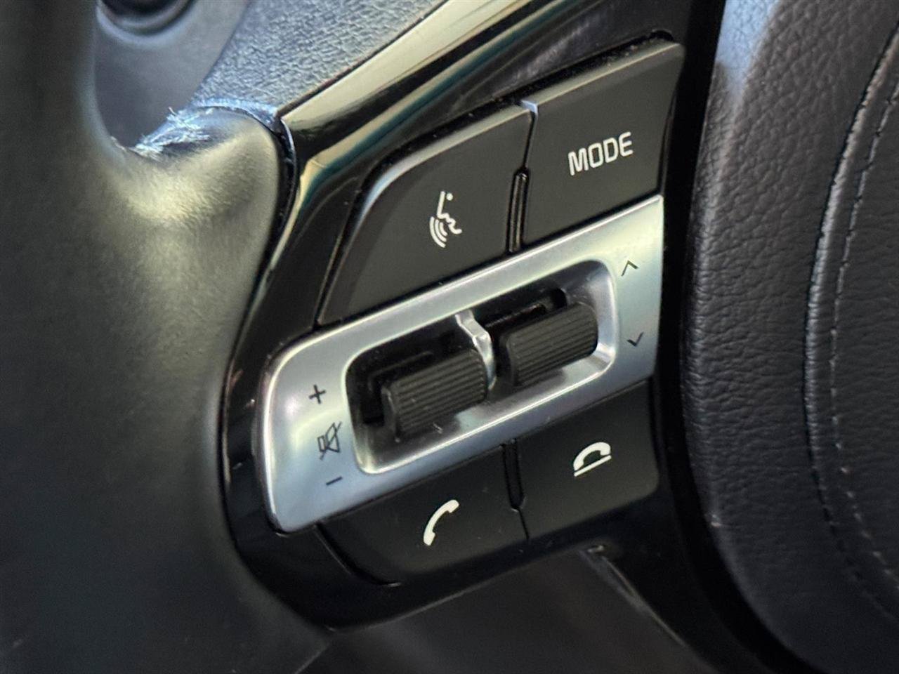 Used 2019 Kia Cadenza Premium FWD image 12