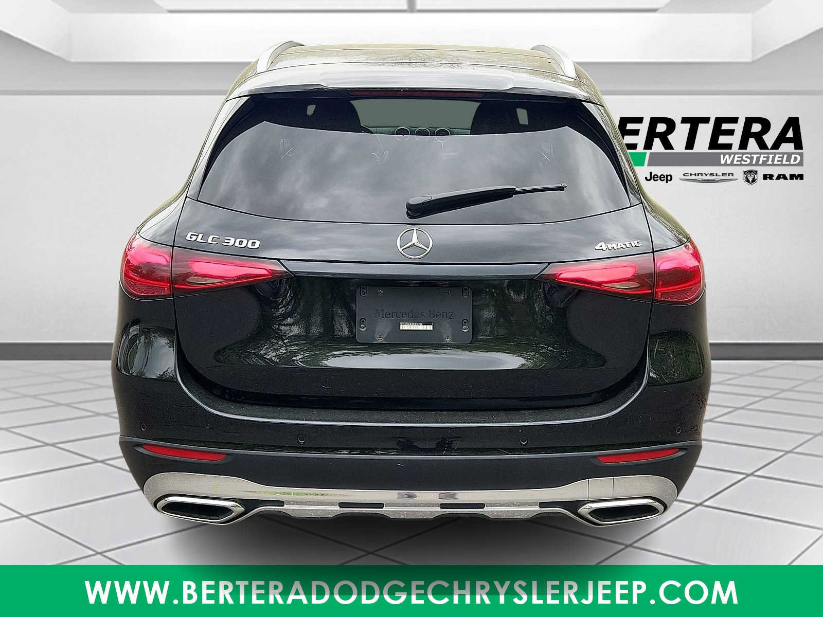 Used 2024 Mercedes-Benz GLC 300 4MATIC image 5