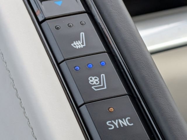 Used 2023 Chevrolet Corvette Stingray Premium Conv w/ Z51 Performance Package image 23