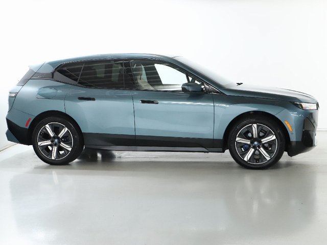 Used 2024 BMW iX xDrive50 w/ Premium Package AWD/4WD image 12