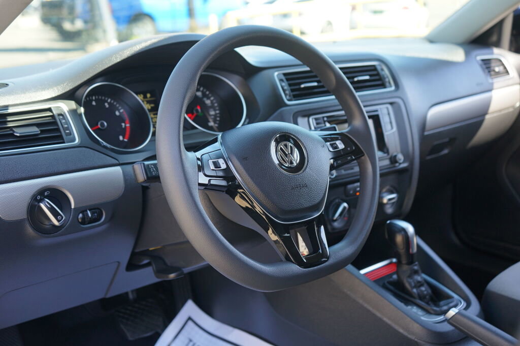 Used 2017 Volkswagen Jetta S w/ Jetta S Cold Weather Package image 11