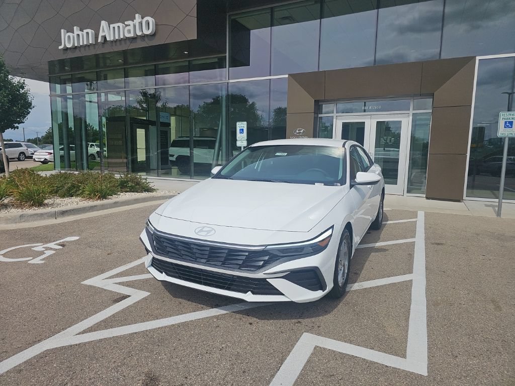 New 2026 Hyundai Elantra SE