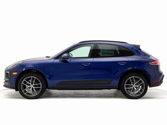 Certified 2025 Porsche Macan image 2
