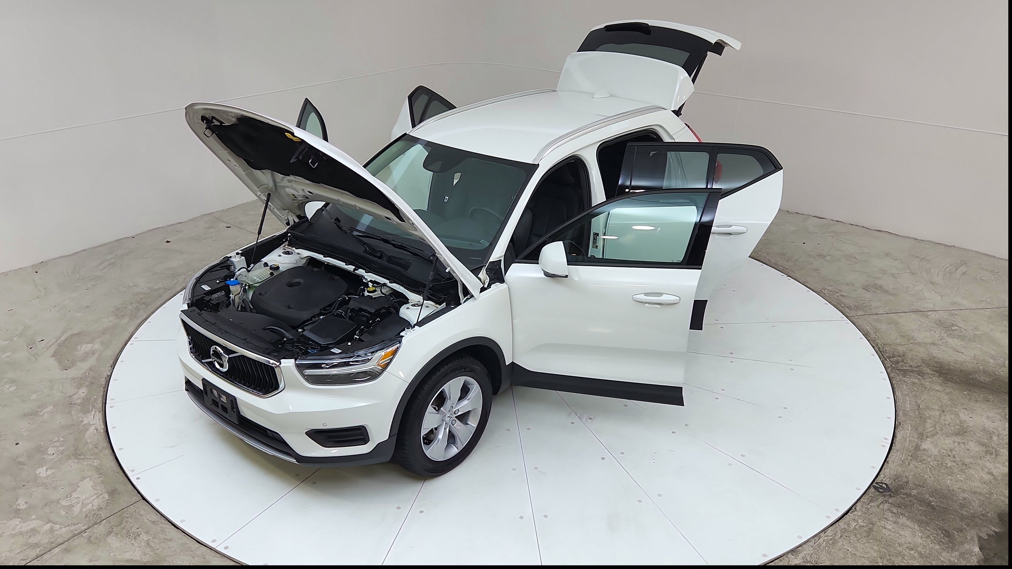 Used 2020 Volvo XC40 T4 Momentum FWD image 18