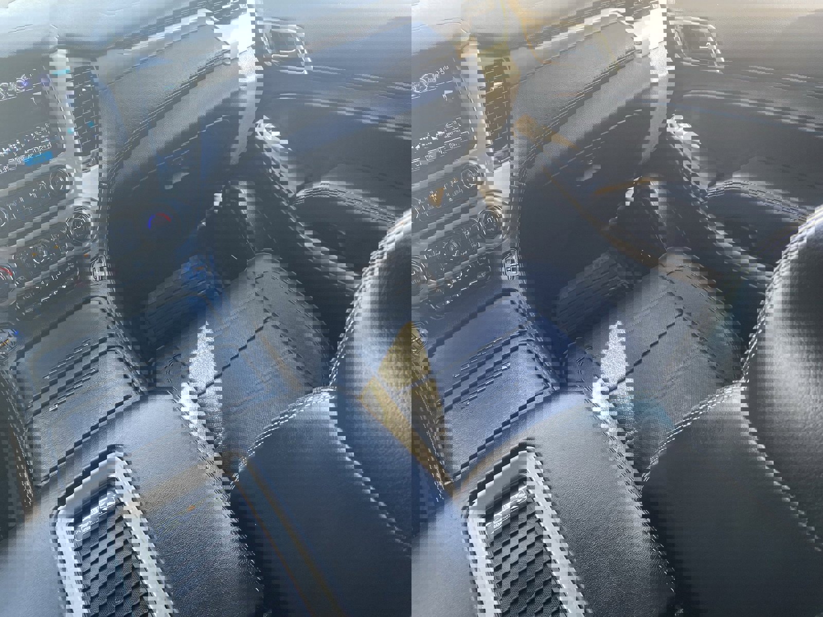 Used 2018 GMC Yukon Denali w/ Open Road Package image 17