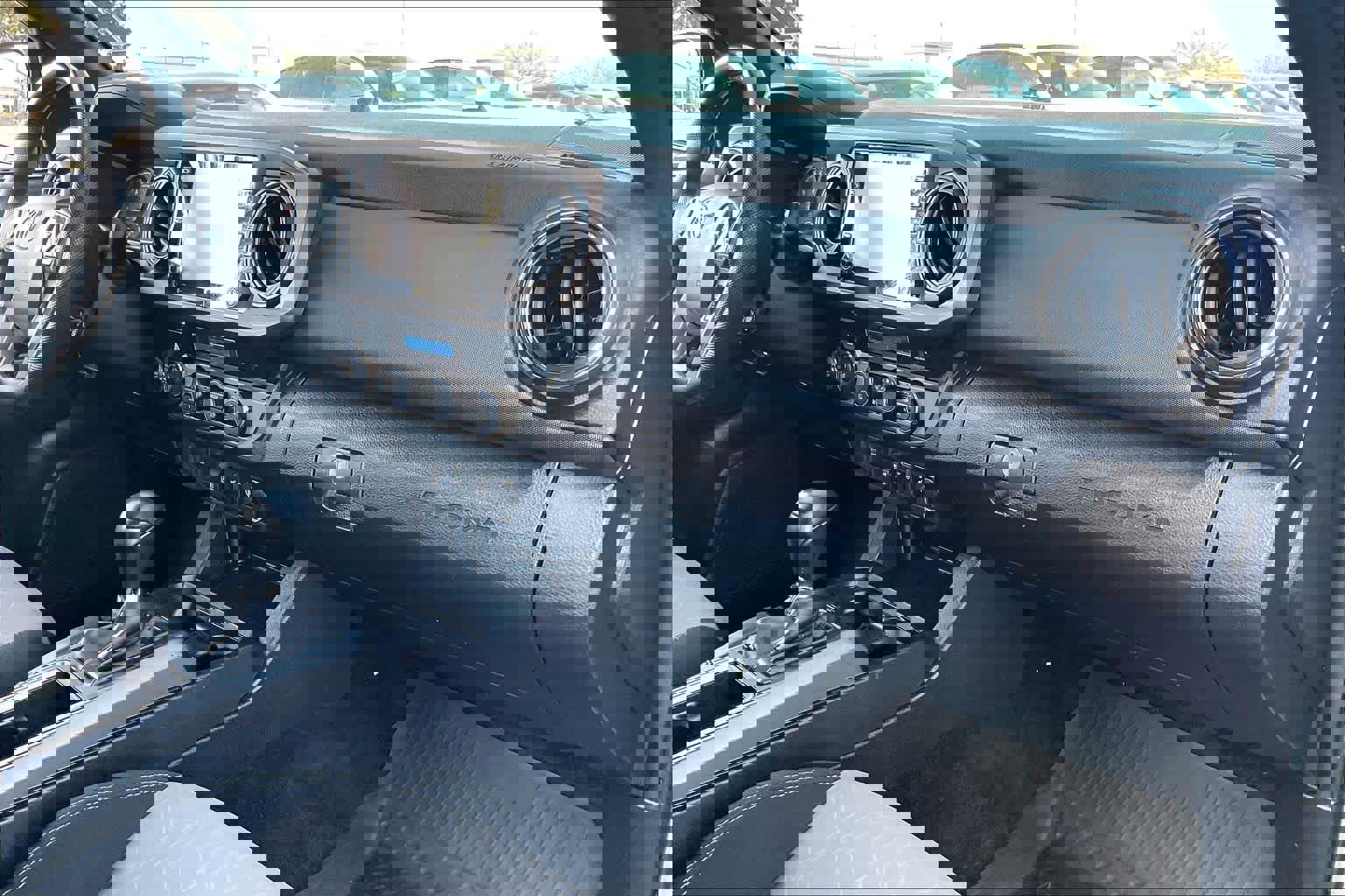 Used 2022 Toyota Tacoma TRD Off-Road image 17