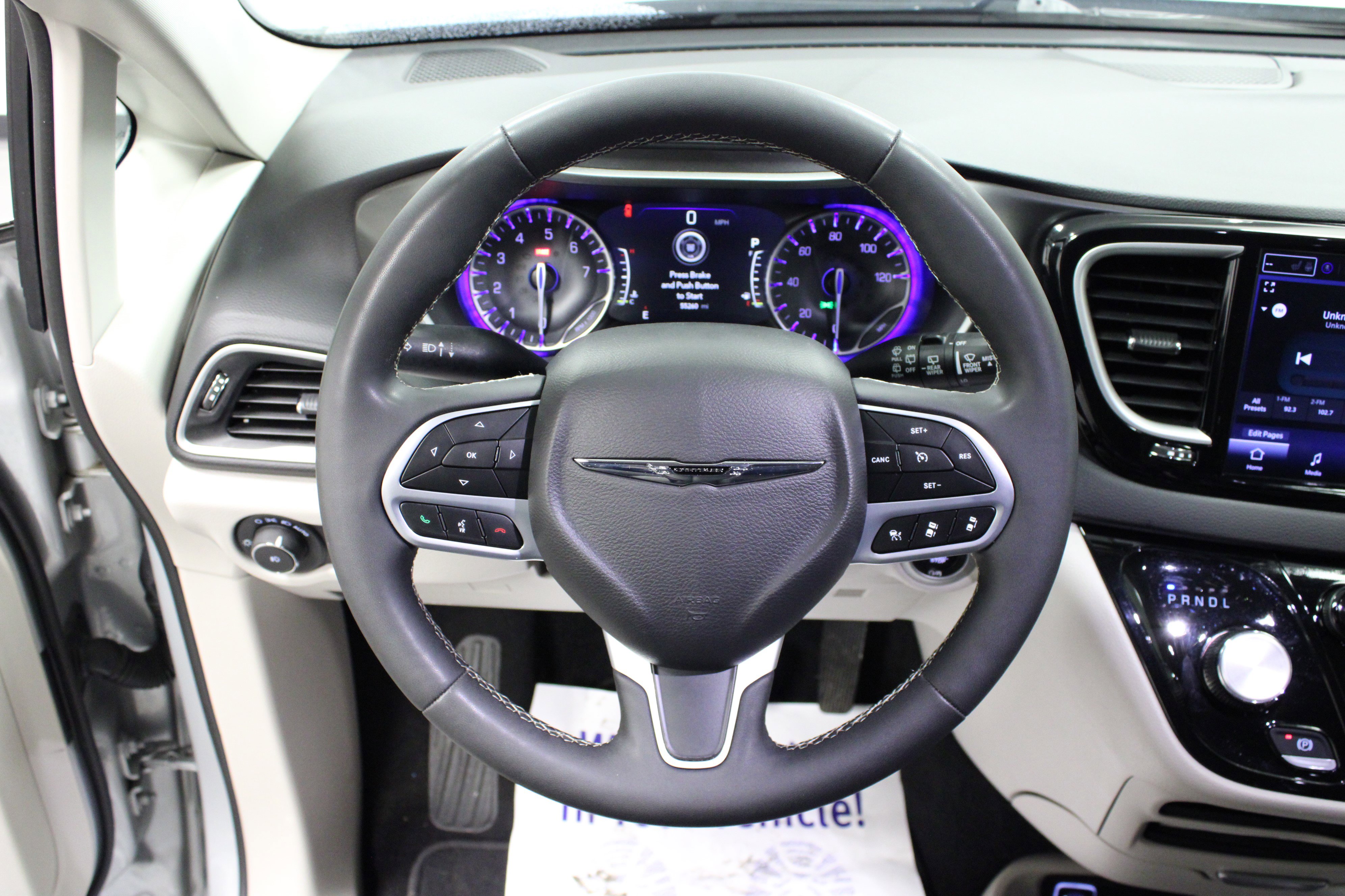 Used 2024 Chrysler Pacifica Touring-L image 18