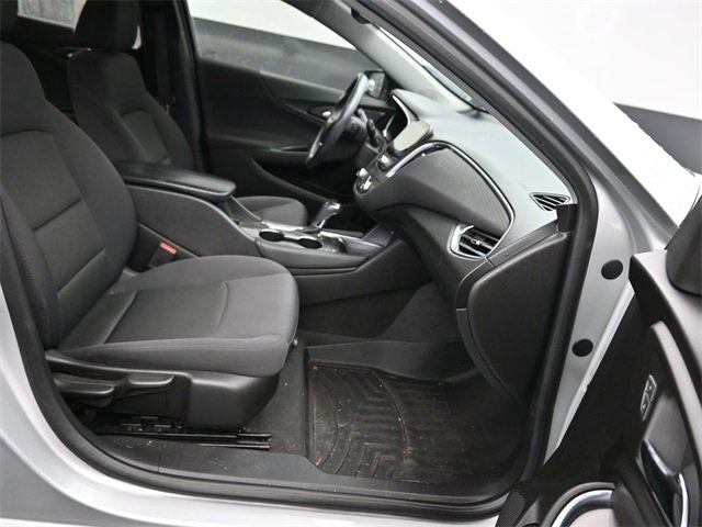 Used 2017 Chevrolet Malibu LT image 8