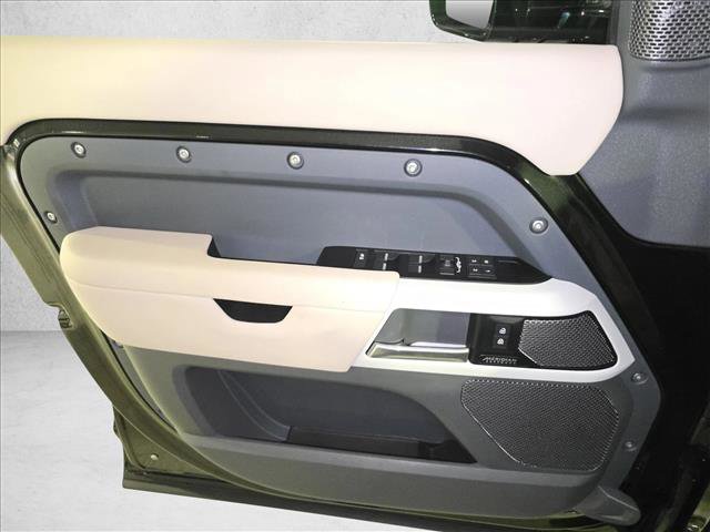 Used 2024 Land Rover Defender 110 X-Dynamic SE image 28