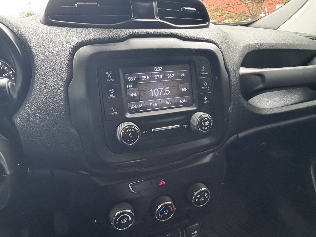 Used 2019 Jeep Renegade Sport FWD image 16