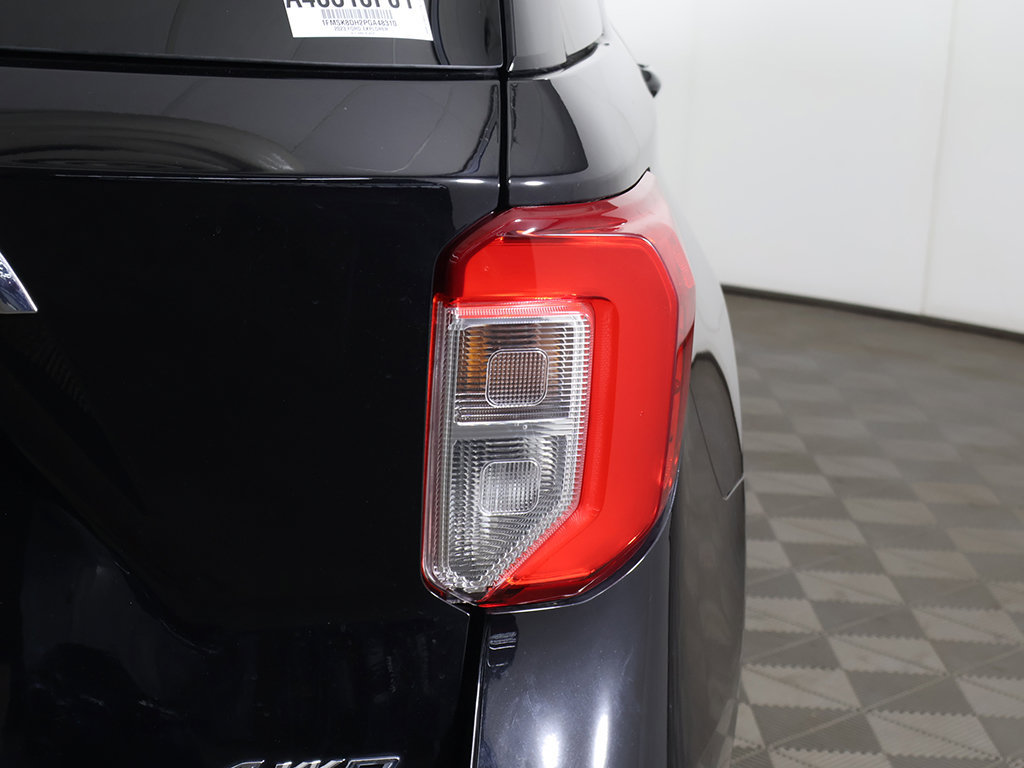 Used 2023 Ford Explorer XLT AWD/4WD image 15