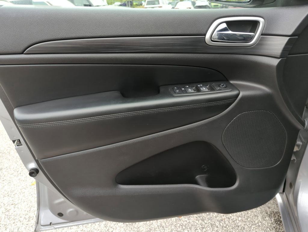 Used 2019 Jeep Grand Cherokee Altitude image 18