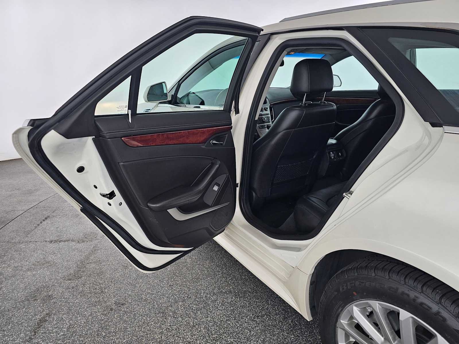 Used 2010 Cadillac CTS Luxury RWD image 15