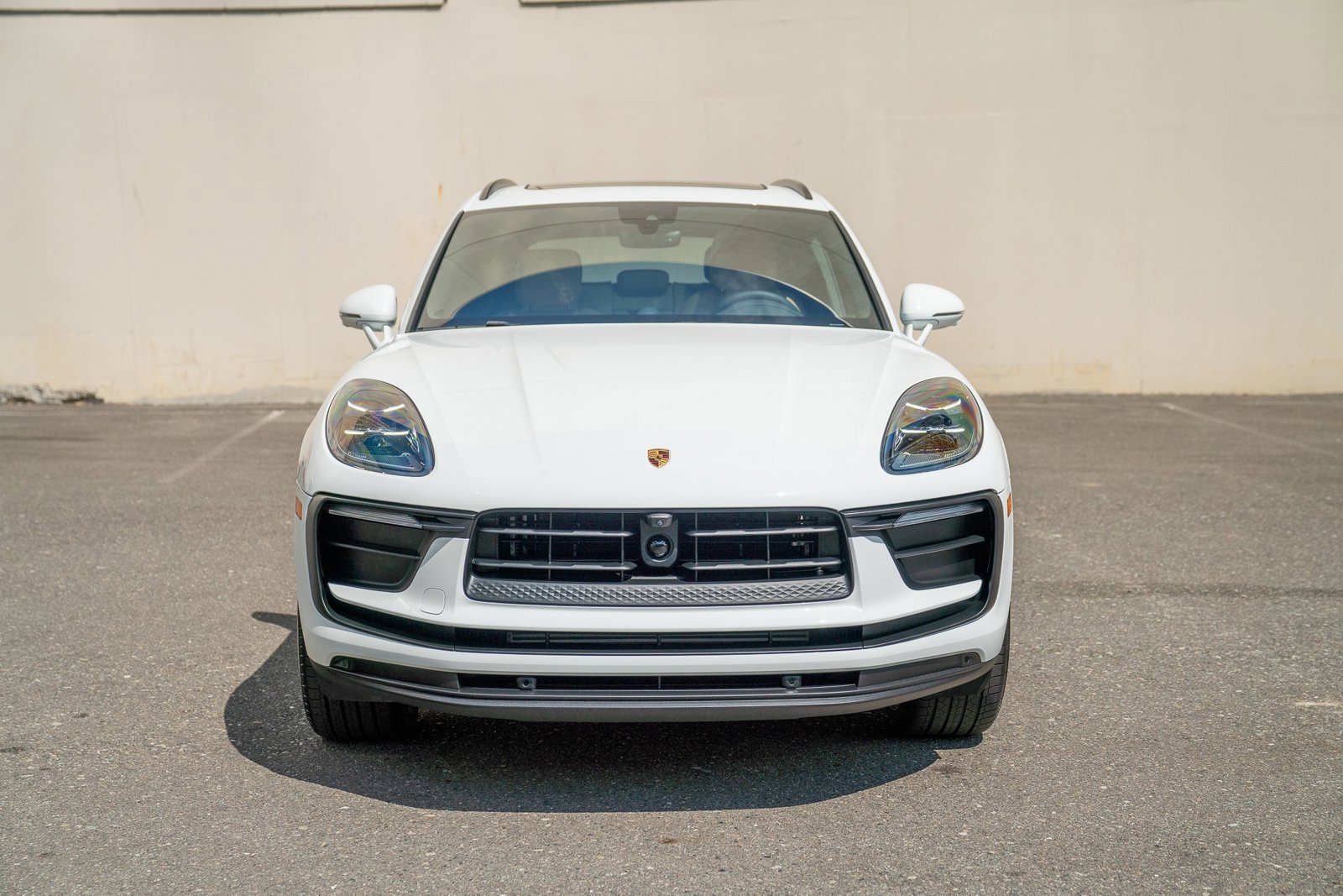 Certified 2025 Porsche Macan image 6