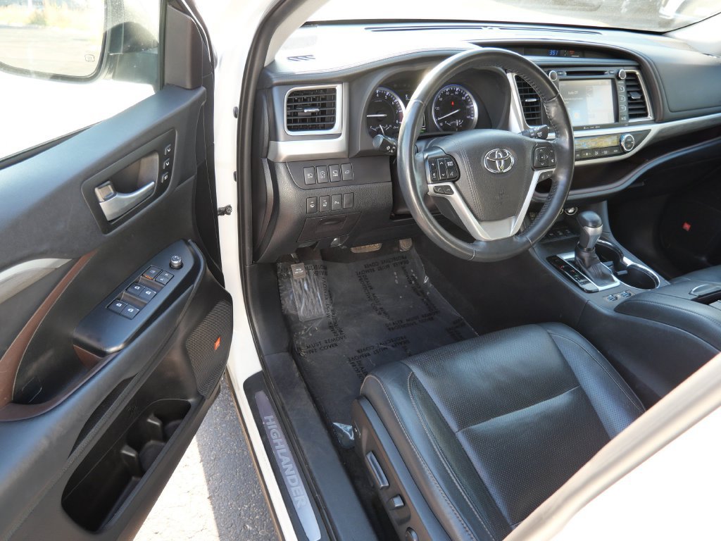 Certified 2019 Toyota Highlander Limited Platinum AWD/4WD image 10