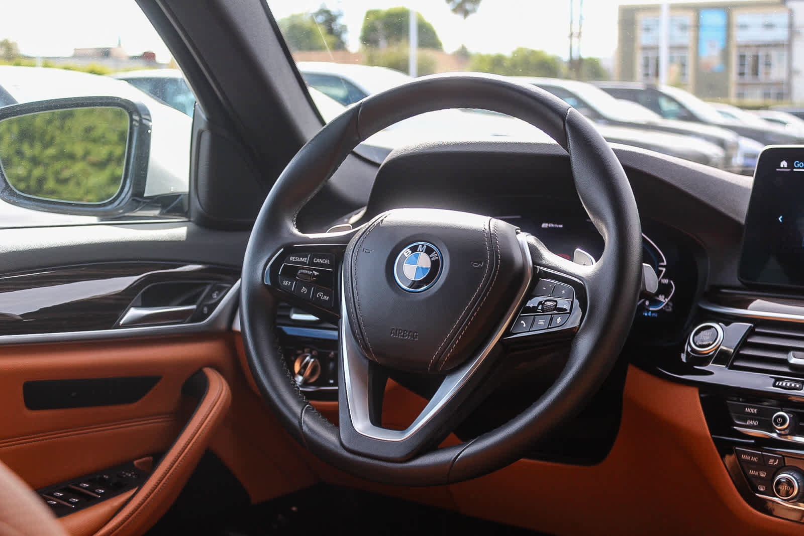 Certified 2023 BMW 530e w/ Convenience Package image 15