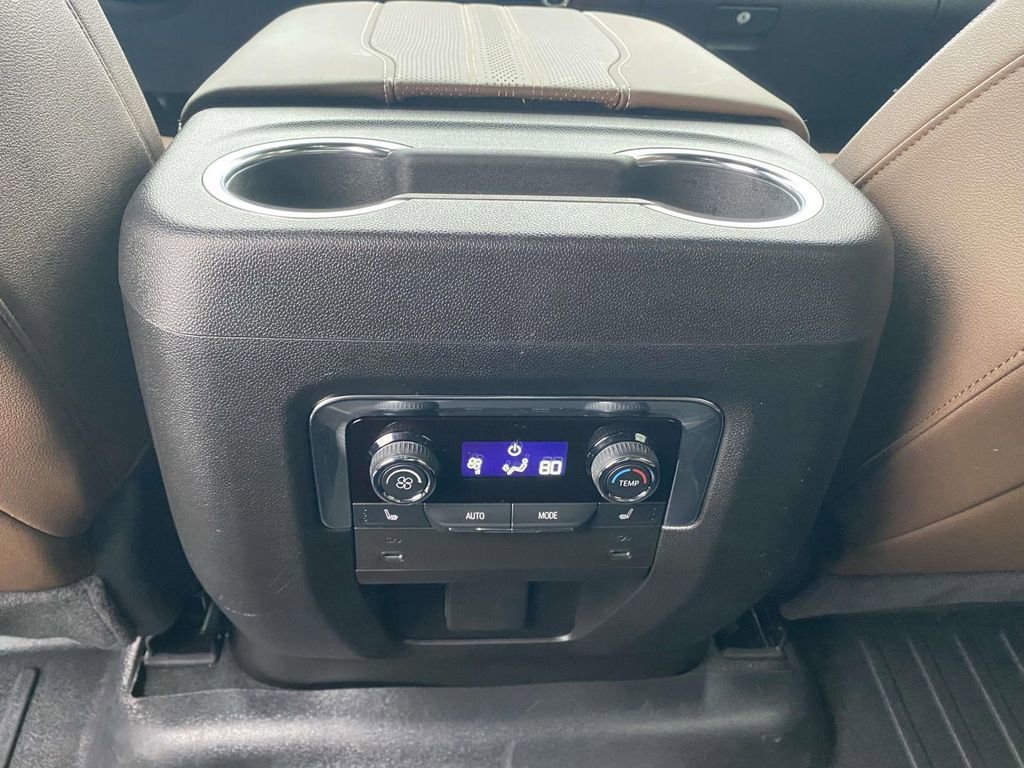 Used 2025 Chevrolet Suburban High Country AWD/4WD image 11