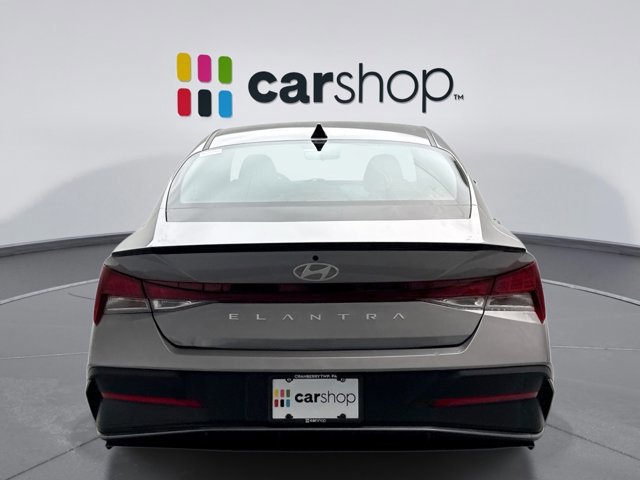 Used 2025 Hyundai Elantra Sport image 4