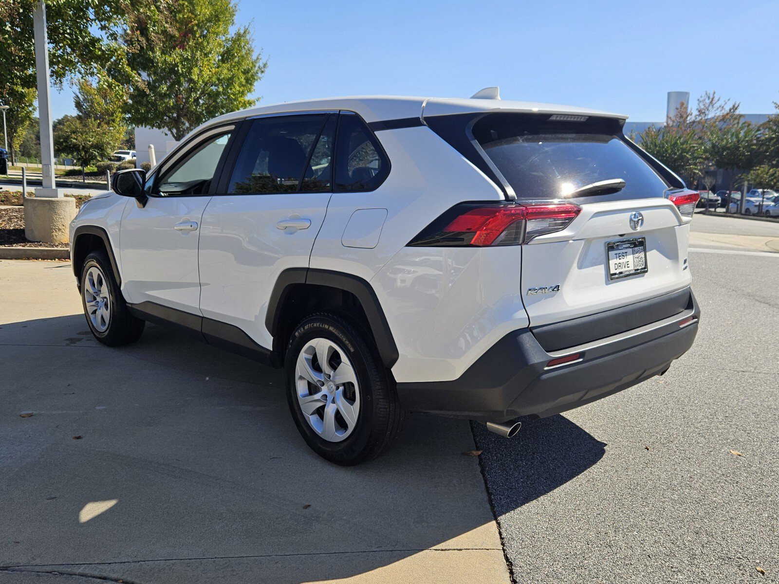 Used 2025 Toyota RAV4 LE AWD/4WD image 8