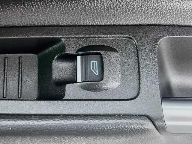Used 2018 Ford Escape Titanium w/ Ford Safe & Smart Package FWD image 32
