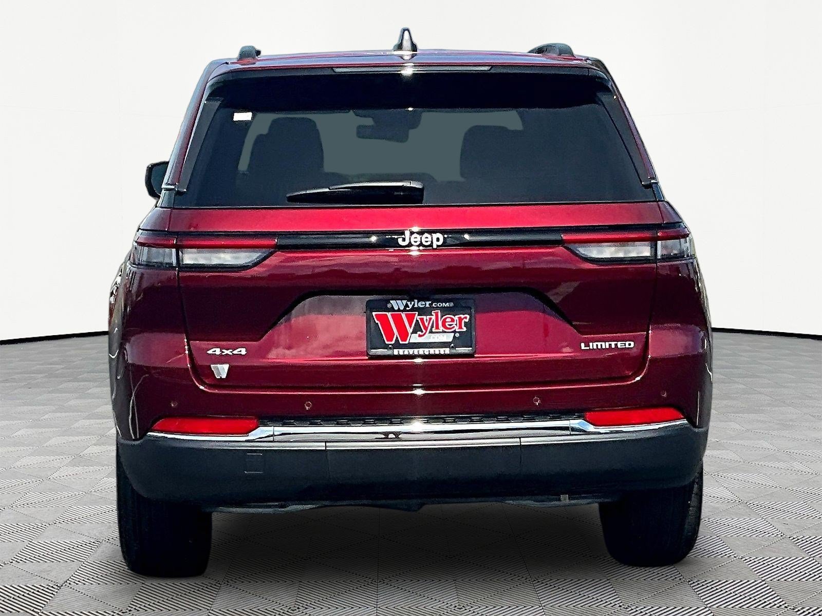 Used 2025 Jeep Grand Cherokee Limited w/ Trailer Tow Package AWD/4WD image 5
