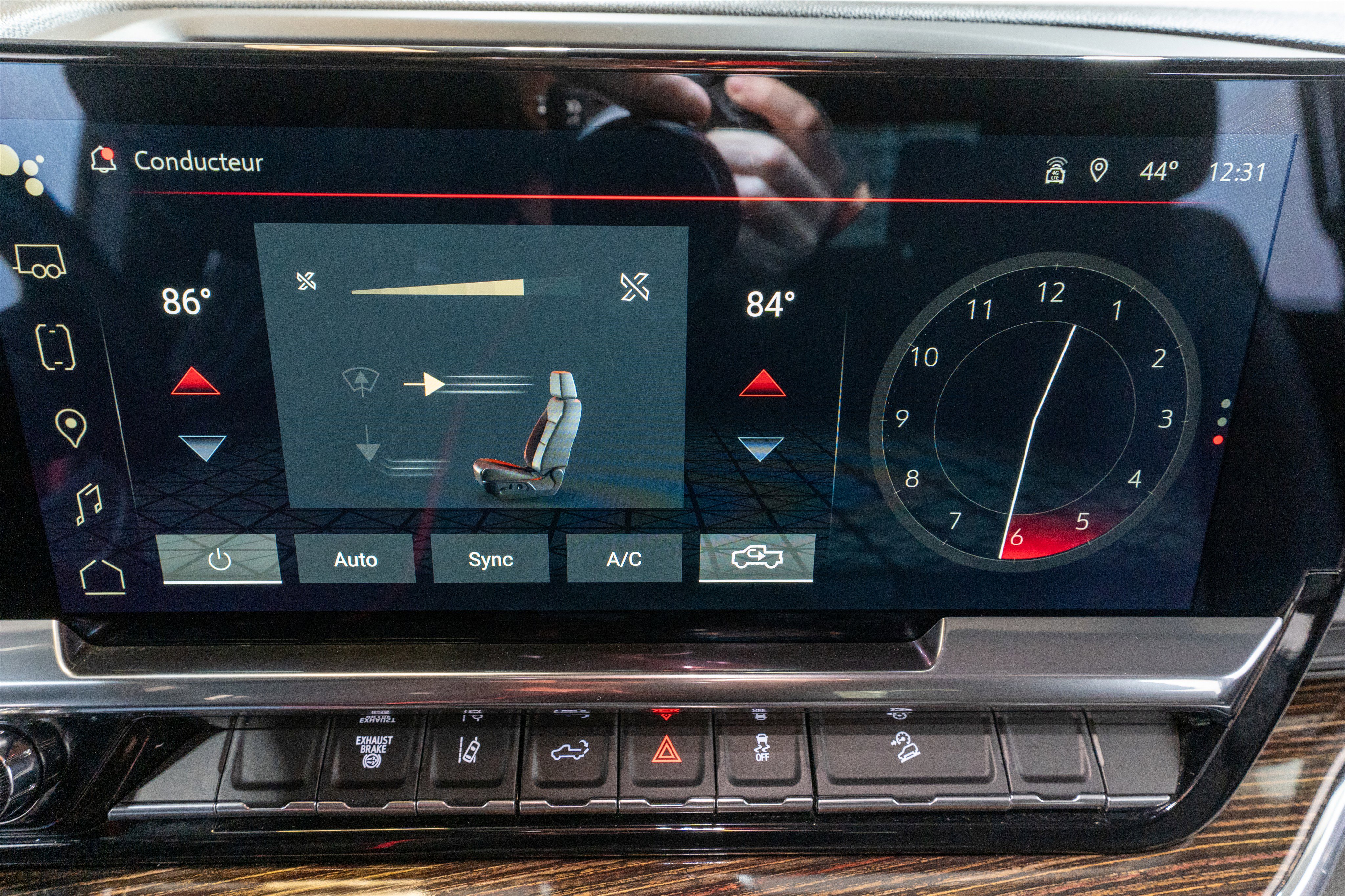 Used 2024 GMC Sierra 2500 SLE w/ SLE Value Package image 21