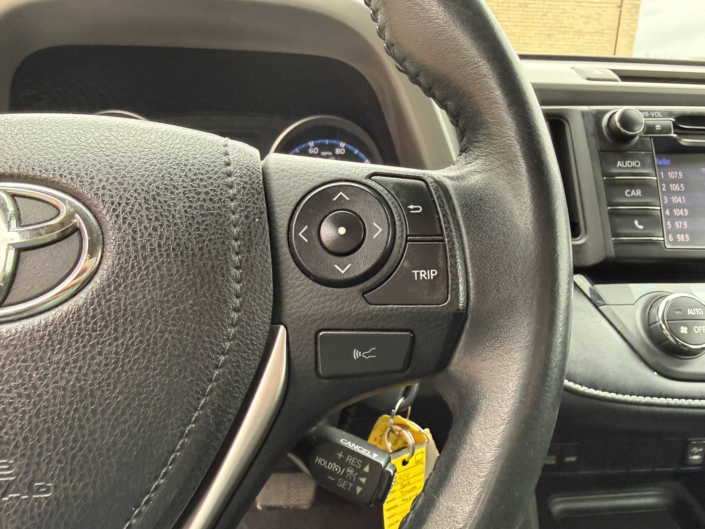 Used 2018 Toyota RAV4 XLE FWD image 21
