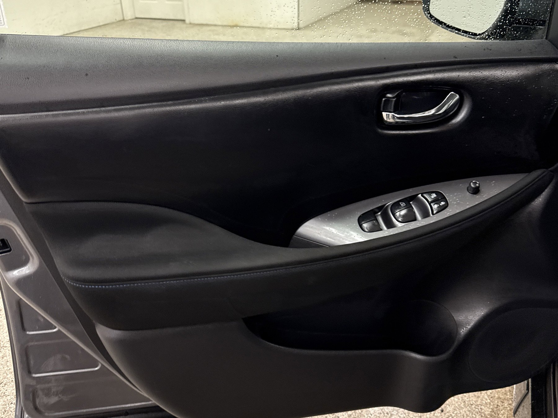 Used 2024 Nissan Leaf S image 3