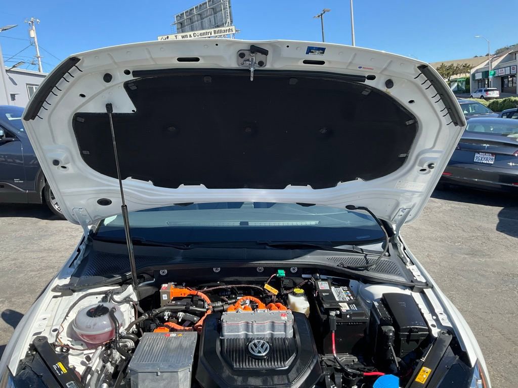 Used 2015 Volkswagen e-Golf SEL Premium image 11